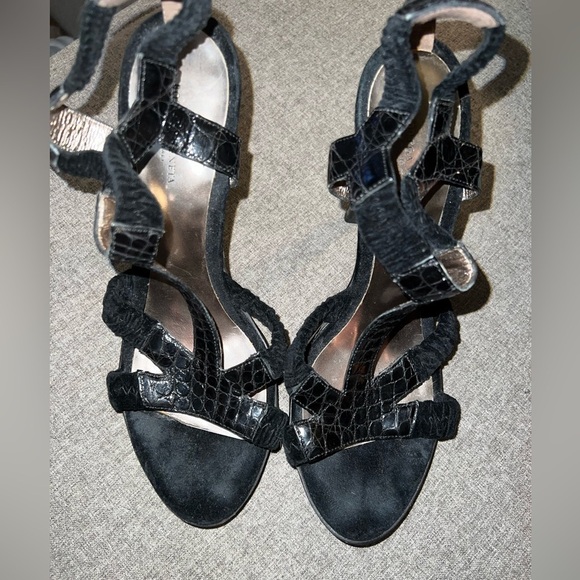 Bottega Veneta Shoes - BOTTEGA VENETA Velvet T-Strap Sandal with Platform- Size 40/ US 9